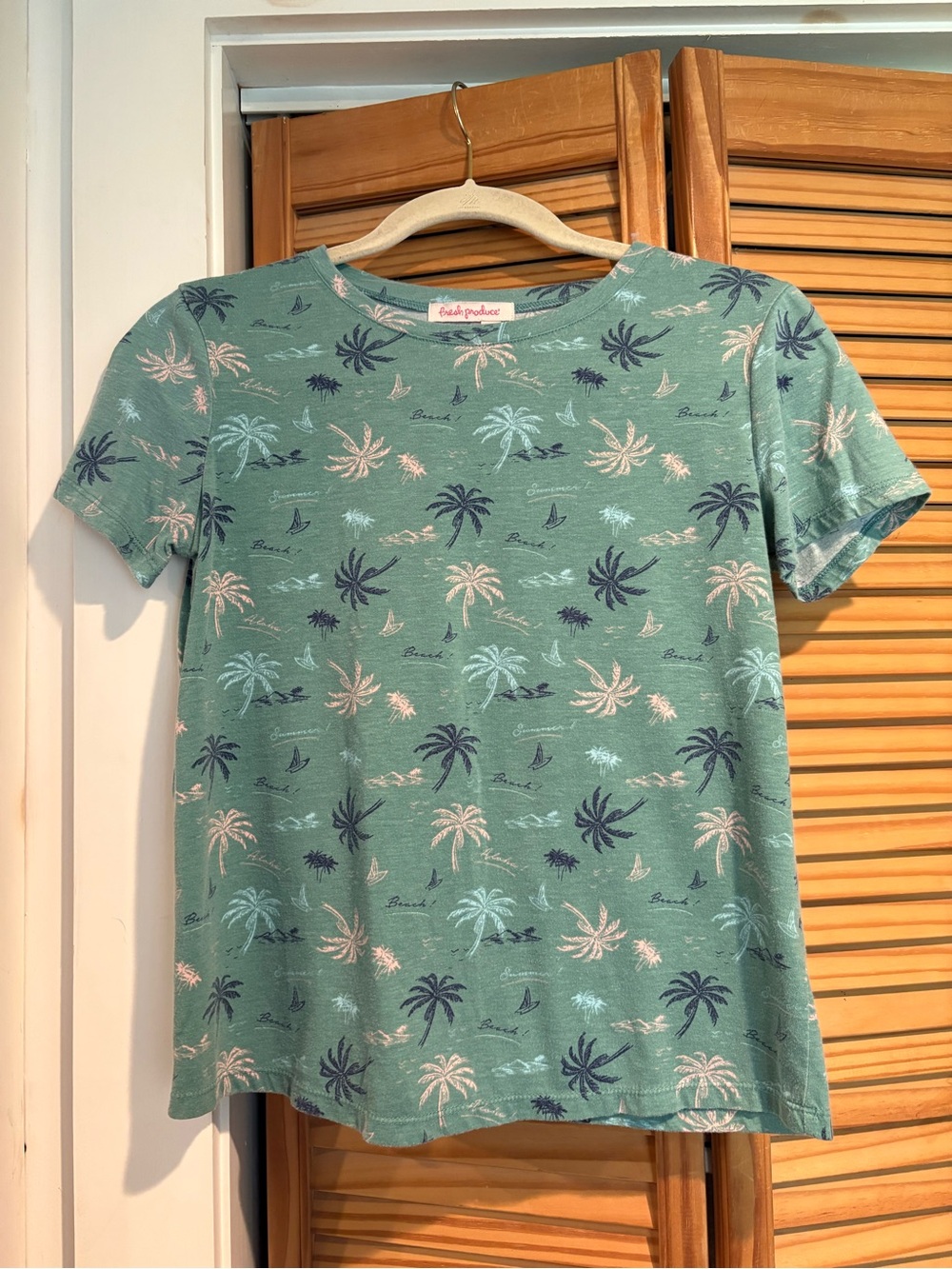 Fresh Produce Aloha Lagoon T Shirt Women’s XS Green Palm Tree Beachy Resortwear